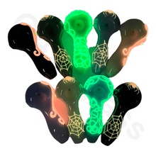 Load image into Gallery viewer, 4 Inch Glow in the Dark Hand Pipes | Animal Shinny Style Spoon Pipe