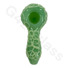 Load image into Gallery viewer, 4 Inch Glow in the Dark Hand Pipes | Animal Shinny Style Spoon Pipe
